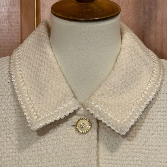 St. John Collection Cream Knit Jacket and Skirt Set - Picture 3 of 16